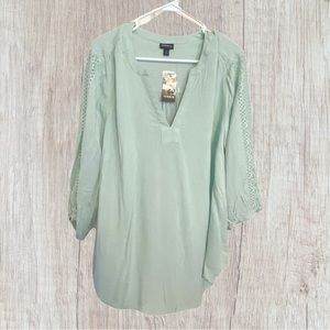 Torrid Size 2 Challis With Embroidered Sleeve Top Lightweight Light Mint